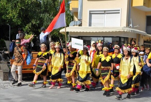 Parade delegasi Indonesia di Bulgaria International Mathematics Competition (BIMC) 2018