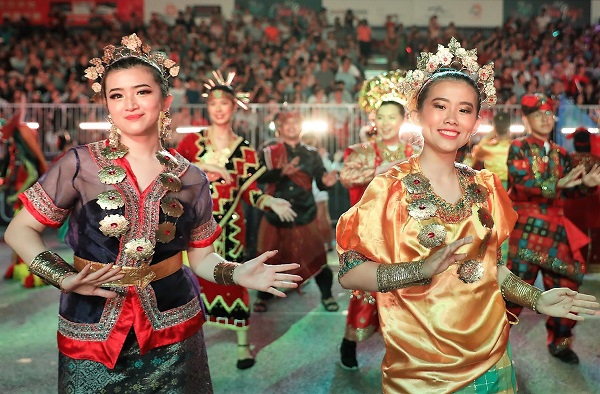 300 Penari Indonesia Tampil Ciamik di Chingay Parade Singapore 2019