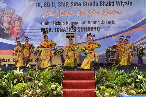 Penampilan peserta didik Sekolah Strada