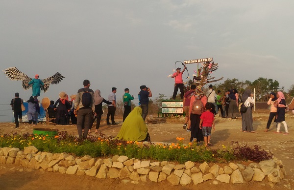 Taman di Atas Tebing Breksi Yogyakarta