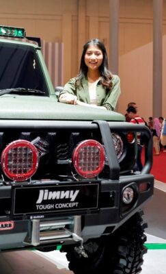 Sales Promotion Girl (SPG) atau usher di gelaran GAIKINDO Indonesia International Auto Show (GIIAS) 2018 di Indonesia Convention Exhibition (ICE) BSD City, Tangerang Selatan, Minggu, 5 Agustus 2018