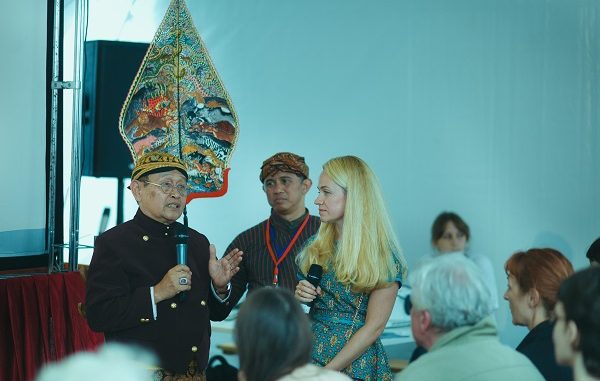 Pementasan Wayang Kulit Purwa oleh Ki Dalang Dr. Eddy Pursubaryanto pada Festival Indonesia Moskow 2017