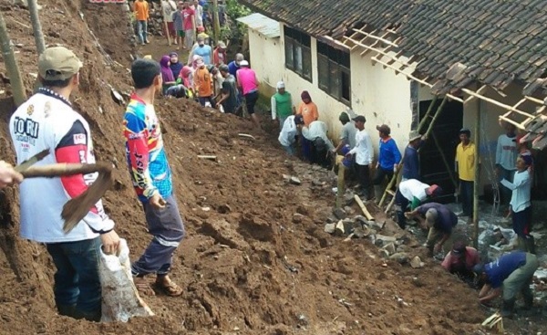 DPR Desak Pemerintah Relokasi Sekolah-sekolah di Daerah Rawan Bencana