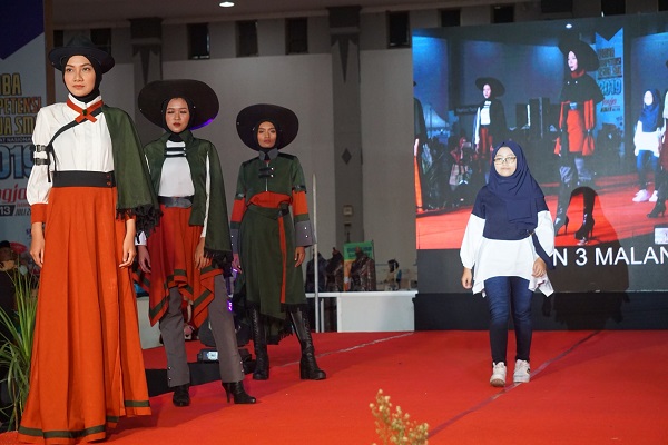 Tinggal Tunggu Waktu Fashion  Techology Siswa SMK  Bakal 