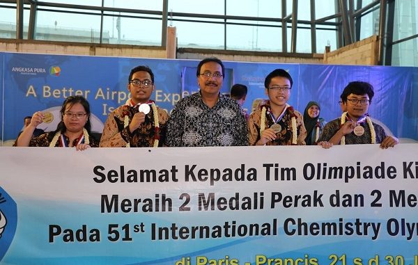 TTim Olimpiade Kimia Indonesia 51st International Chemistry Olimpiad (IChO) 21 Juli s.d. 30 Juli 2019 di Paris, Perancis