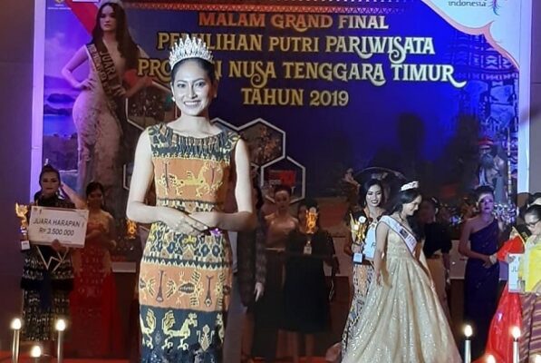 Clarita Mawarni Salem saat dinobatkan sebagai Putri Pariwisata NTT 2019 mewakili Kabupaten Timor Tengah Utara (TTU)