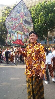 Kepala Sekolah SDK PENABUR Bintaro Jaya, Joko Mulyono di acara The Power of Culture “Batik Carnival” di Jalan Boulevard Bintaro (depan sekolah BPK PENABUR Bintaro Jaya), Minggu, 17 November 2019, pukul 06.00-09.00 WIB