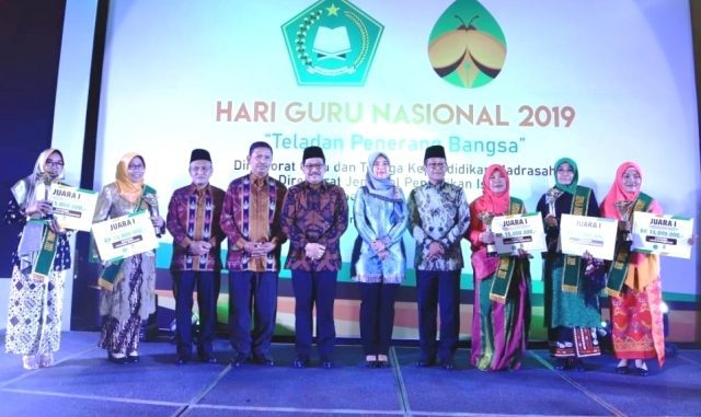 Para peraih Anugerah GTK Madrasah Berprestasi 2019. (Dok. Kemenag)