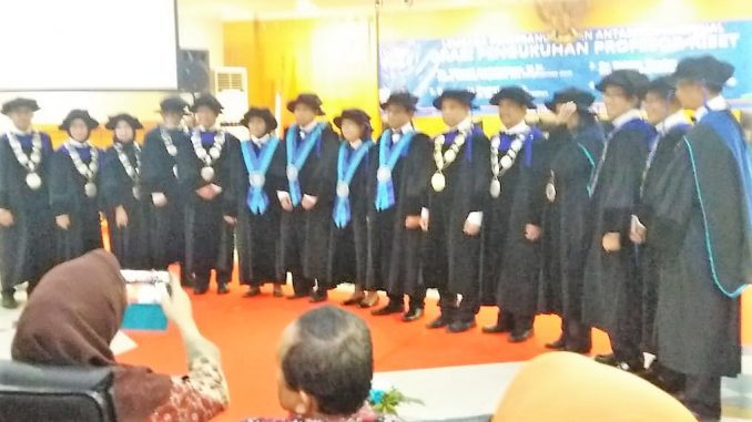 Para profesor usai Orasi Pengukuhan Profesor Riset di Balai Pertemuan Dirgantara, Kantor LAPAN Pusat, Jakarta, Kamis, 14 November 2019