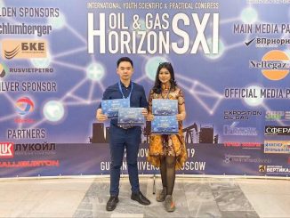 Mahasiswa ITS, Tita Oxa Anggrea dan Frankstein Arphan berhasil menyabet juara pertama pada dua cabang lomba sekaligus di ajang Oil and Gas Horizons XI di Moskow, Rusia. (Dok. ITS)