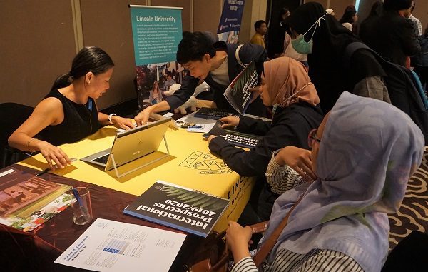 Perwakilan universitas di acara Sesi Informasi New Zealand Scholarships (NZS) 2020 di Financial Hall, Graha CIMB Niaga 2nd Floor, Jl.Jendral Sudirman Kav 58, Jakarta, Jumat, 31 Januari 2020