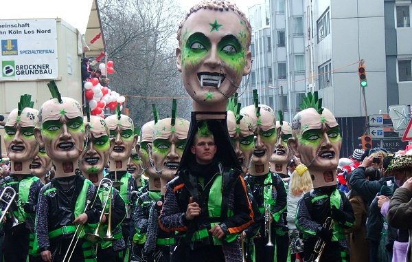 Salah satu karnaval yang paling termasyur di Jerman adalah The Cologne Carnival (German: Kölner Karneval) saat Rosenmontag. Karnaval ini banyak diminati pelajar internasional untuk mengenal kebuadayaan Jerman