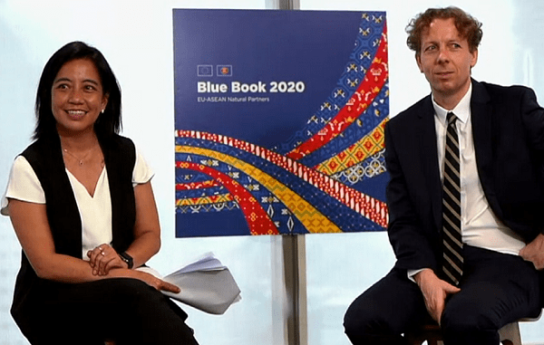 Duta Besar Uni Eropa untuk ASEAN Igor Driesmans (kanan) saat peluncuran EU-ASEAN Blue Book 2020, Jumat, 8 Mei 2020