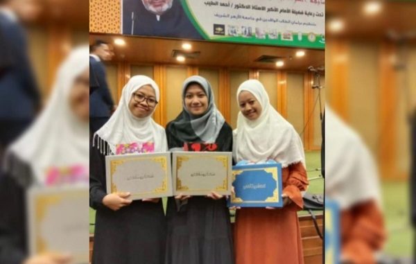 2 Mahasantri Program Beasiswa Santri Berprestasi Juara Kaligrafi dan Nasyid di Mesir