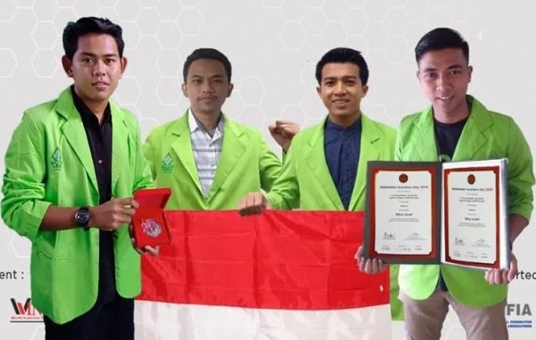 A. Farid Rohmatulloh (Biologi), Agung Dwi Saputro (Fisika), Agus Suprapto (Bahasa Inggris), dan Afrizal Dwi Ananto (Biologi) dari UIN Walisongo Semarang