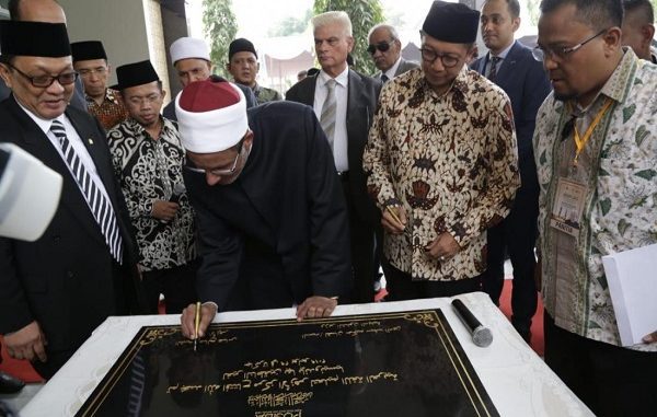 Peresmian Pusat Studi Islam dan Bahasa Arab (PUSIBA) Al Azhar di Indonesia, di Universitas Islam Assyafiiyyah, Jatiwaringin, Bekasi (
