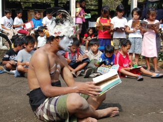 Kemeriahan Perayaan Hari Buku Sedunia di Rumah Baca Komunitas Merapi (RBKM) di Lereng Gunung Merapi secara offline sebelum masa-masa pandemi Covid-19