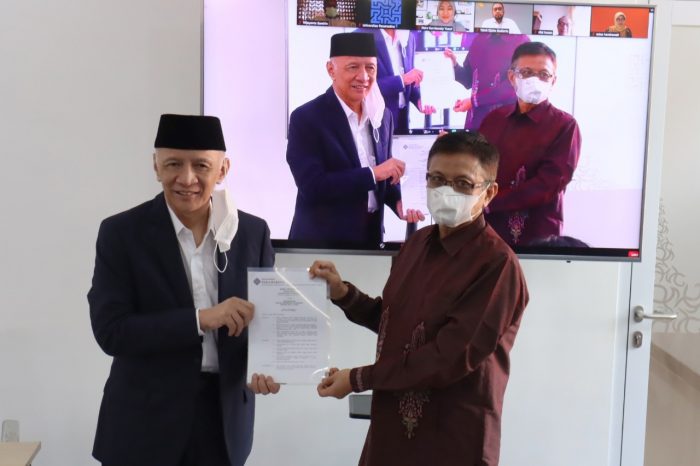 Hendro Martowardojo (Ketua Umum Yayasan Wakaf Paramadina) dan Prof. Didik J. Rachbini, M.Sc., Ph.D. (Rektor Universitas Paramadina 2021-2025)