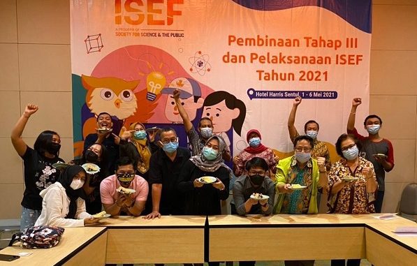 Peneliti muda Indonesia yang masih duduk di bangku Sekolah Menengah Atas (SMA) di ajang kompetisi penelitian bergengsi tingkat dunia Regeneron International Science and Engineering Fair (ISEF) 2021