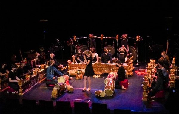 Siswa sekolah dasar dan menengah serta para guru di Kota Dole, Prancis antusias mengikuti pembelajaran dan pelatihan gamelan