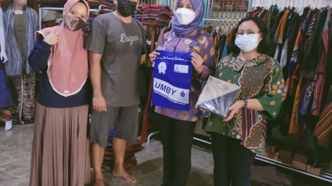 Mahasiswa Universitas Mercu Buana Yogyakarta Mendampingi Pengrajin Lurik