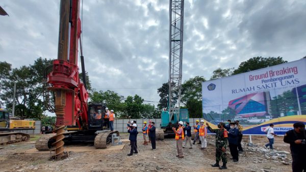 Peletakan batu pertama pembangunan Rumah Sakit UMS Surakarta. (KalderaNews.com/Dok.UMS)