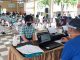 Siswa SMP dan SMA Pembangunan Jaya menerima vaksinasi Covid-19 di Global Jaya School, Tangerang Selatan.