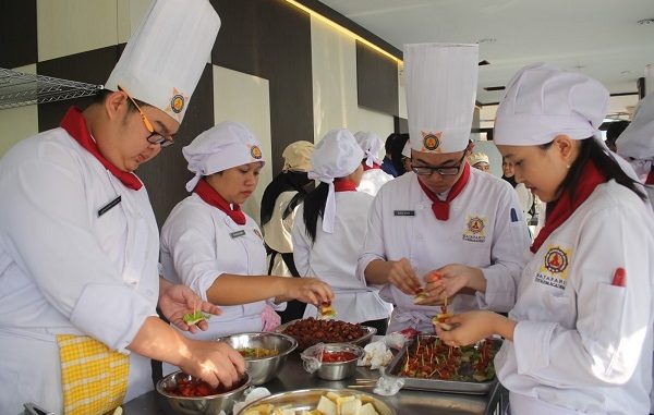 Ilustrasi: Para siswa sekolah kuliner. (KalderaNews.com/Ist.)