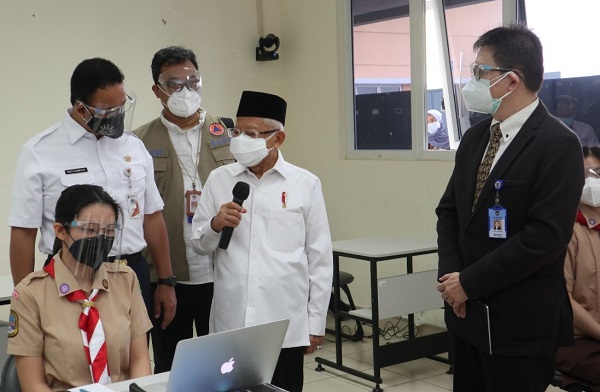 Wakil Presiden Republik Indonesia, Ma'ruf Amin tengah berdialog dengan siswa PENABUR International School Kelapa Gading, Kelapa Gading Barat, Jakarta Utara pada Rabu, 8 September 2021 