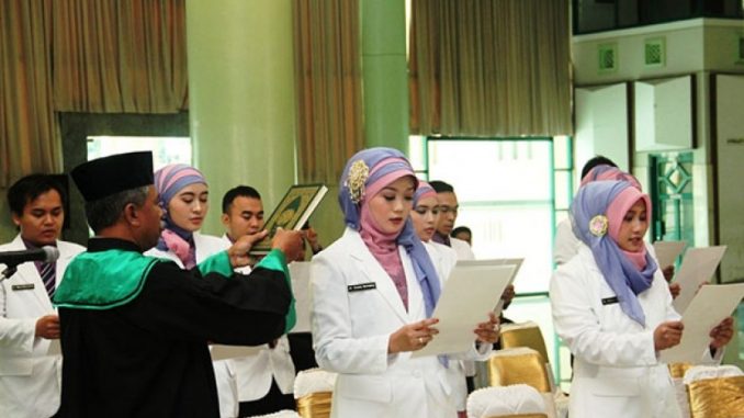 Pelantikan Dokter dan Pengambilan Sumpah di Kampus UII Yogyakarta