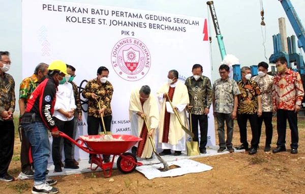 Peletakan batu pertama pembangunan Kolese St Johannes Berchmans di PIK 2 Jakarta. (Dok. YMPN)