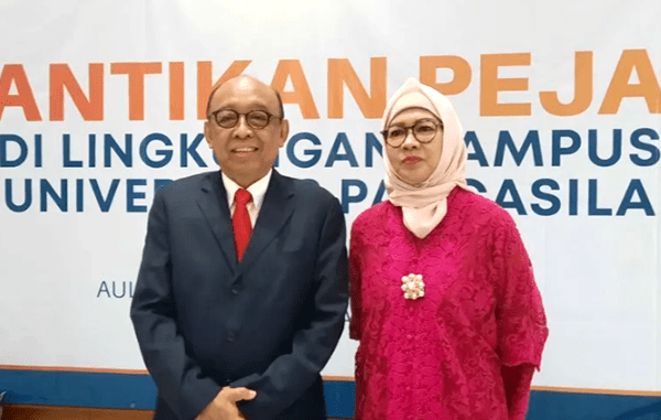 Rektor Universitas Pancasila, Prof. Edie Toet Hendratno dan Karen K. Agustiawan. (Dok.UP)