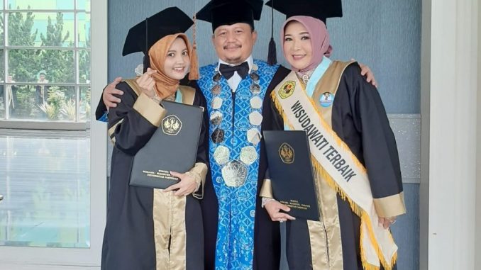 Unpas Wisuda Ibu dan Anak (Dok.Unpas)