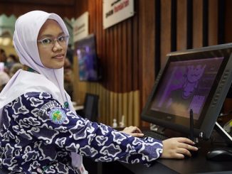 Nadiazia, siswi kelas XI Jurusan Desain Komunikasi Visual SMK Raden Umar Said (RUS) Kudus, Jawa Tengah