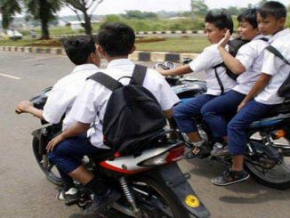 Pelajar naik kendaraan bermotor. (Ist.)