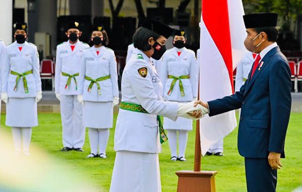 Presiden Joko Widodo mengukuhkan 68 anggota Pasukan Pengibar Bendara Pusaka (Paskibraka) 2022 (BPMI Setpres/Laily Rachev)