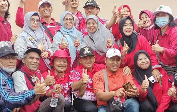 Bupati Semarang H Ngesti Nugraha menghadiri apel besar peringatan HUT ke-77 PGRI dan Hari Guru Nasional di Stadion Pandanaran, Wujil, Bergas, Sabtu pagi, 19 November 2022