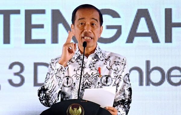 Presiden Jokowi menghadiri Puncak Peringatan Hari Ulang Tahun (HUT) Ke-77 Persatuan Guru Republik Indonesia (PGRI) dan Hari Guru Nasional (HGN) Tahun 2022 di Semarang, Jawa Tengah. (Foto:BPMI Setpres/Rusman)