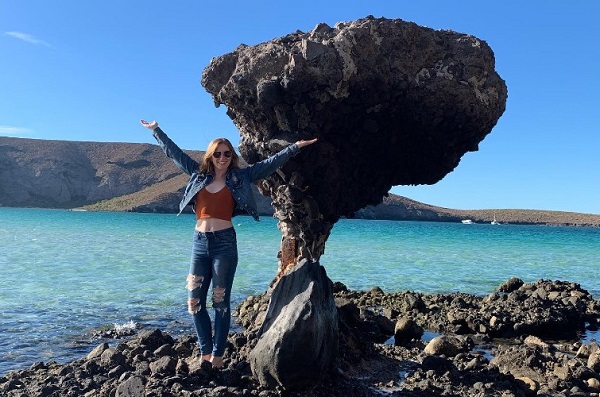 Batu Karang membentuk Balandra Mushroom Rock di La Paz, Baja California Sur, Meksiko (KalderaNews_/ig @meagancavasar)