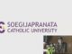 Rektor Unika Soegijapranata, Dr. Ferdinandus Hindiarto S.Psi., M.Si saat peresmian logo universitas menjadi Soegijapranata Catholic University (SCU)