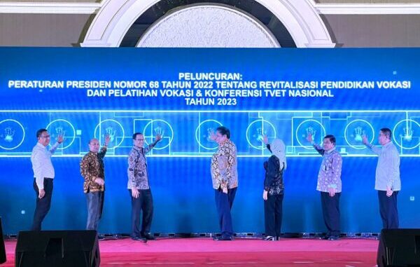 Peluncuran Peraturan Presiden Nomor 68 Tahun 2022 tentang Revitalisasi Pendidikan Vokasi dan Pelatihan Vokasi di Hotel Shangri-La, Jakarta, Selasa, 21 Februari 2023