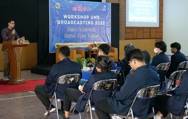 Workshop UMK Broadcasting Universitas Muria Kudus (UMK) di Auditorium UMK dan di Balai Desa Terban, Kecamatan Jekulo, Kabupaten Kudus pada Jumat-Minggu, 10-12 Februari 2023