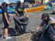 Peserta didik SMA Stella Duce 1 Yogyakarta membersihkan sampah yang berserakan di Pantai Depok “Pantai Bersih, Teduh, dan Rindang” pada Sabtu, 4 Maret 2023