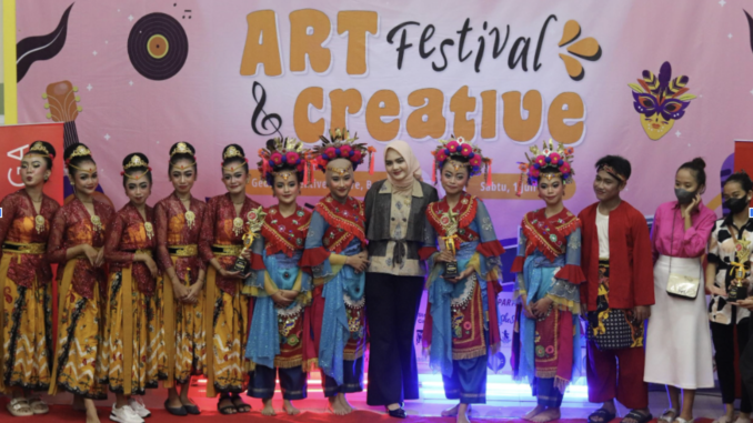 Kejar Mimpi Bekasi dan Bank CIMB Niaga sukses mennyelenggarakan Program Art & Creative Festival 2023 dengan tema “Ekspresi Nusantara: Meneropong Masa Lalu, Mewarnai Masa Kini” di Gedung Creative Center Kota Bekasi pada Sabtu, 1 Juli 2023