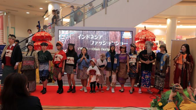 Fashion show Indonesia Fair 2023 "Daisuki" di AEON Mall Itami, Kota Itami, Prefektur Hyogo Jepang, yang berdekatan dengan Osaka pada tanggal 22-24 September 2023