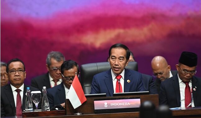 Presiden RI Joko Widodo menyampaikan pandangan saat Plenary Session KTT ke-43 ASEAN di Jakarta Convention Center, Jakarta, Selasa, 5 September 2023