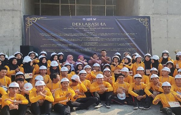 Mahasiswa baru UISI deklarasi 4 Anti. (dok.UISI)