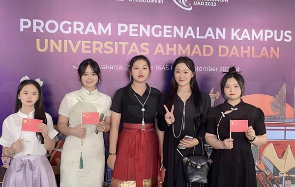 Mahasiswa baru Universitas Ahmad Dahlan (UAD) asal Cina pada Program Pengenalan Kampus (P2K) Tahun 2023 ( Dok,UAD)