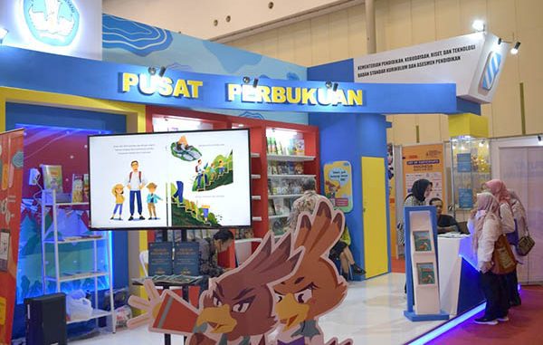 Pusat Perbukuan Kemendikbudristek dalam Indonesia International Book Fair. (Dok.Kemendikbudristek)