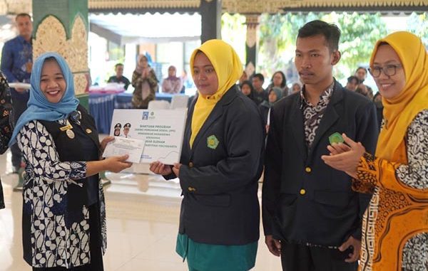 Universitas 'Aisyiyah (UNISA) Yogyakarta menerima beasiswa Program Jaring Pengaman Sosial (JPS) dari Bupati Sleman. (Dok.Unisa)